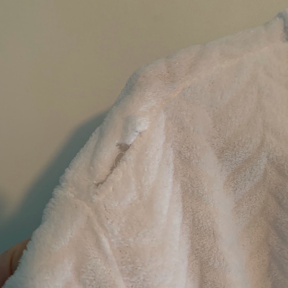 White Robe - Picture 4 of 4